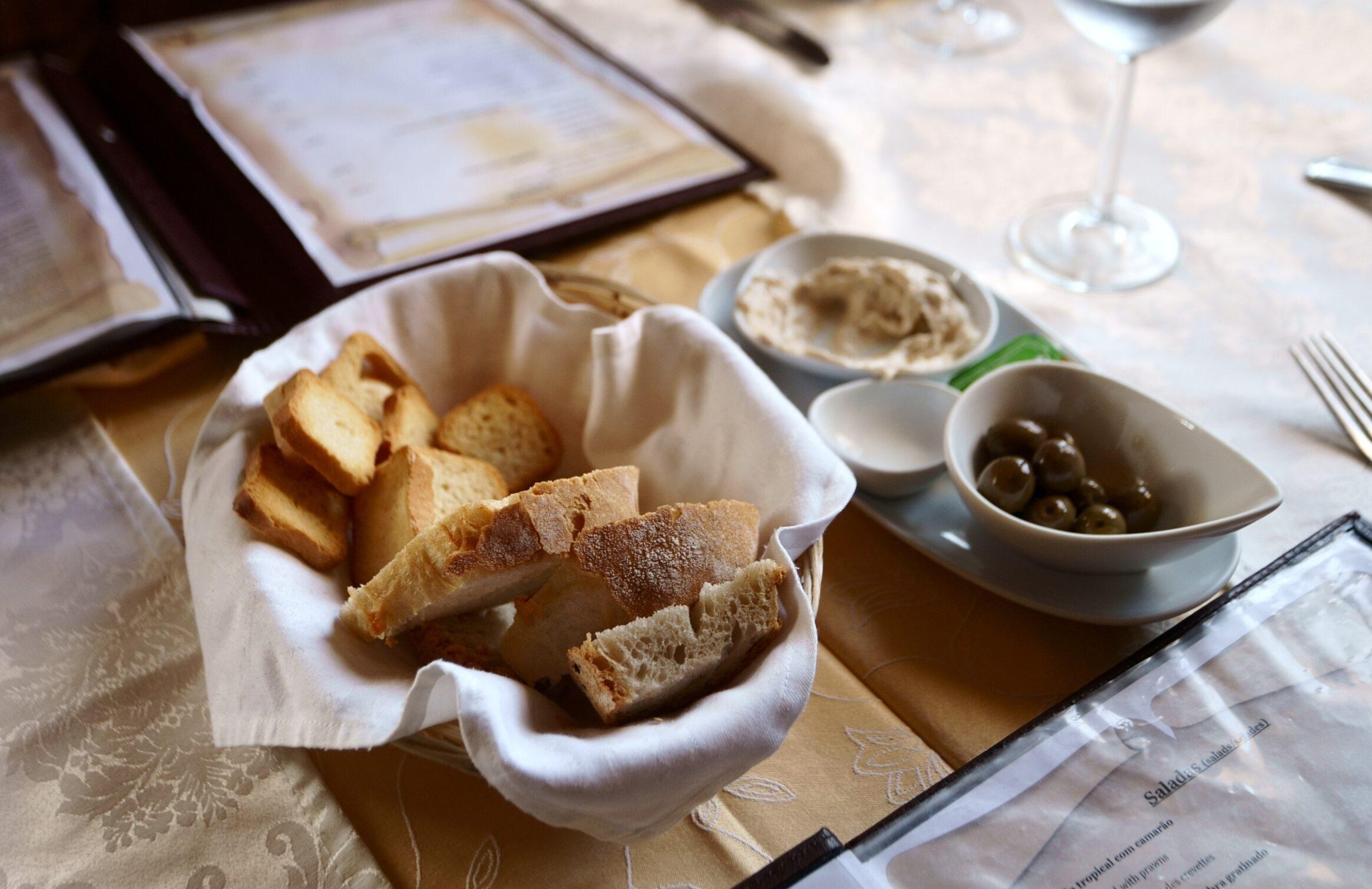Brood met olijven en feta